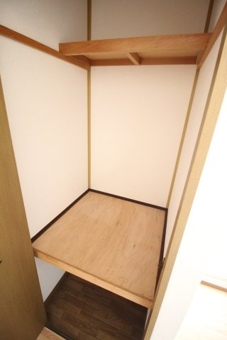 アゼリアコートの収納|※同タイプの間取りの別号室となります。現況優先です。