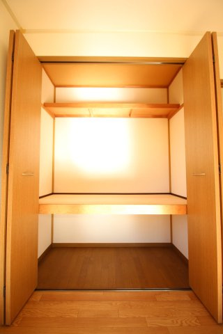 アゼリアコートの収納|※同タイプの間取りの別号室となります。現況優先です。