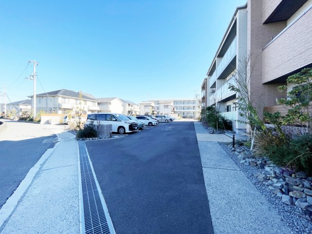 ＢＥＲＥＯ蔵本元町【ＢＥＬＳ認証】の駐車場