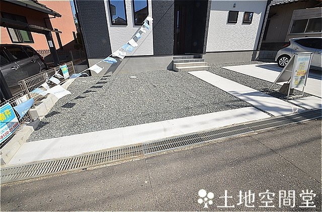 新築住宅　泉ケ浦3丁目2期 1号棟の駐車場