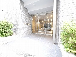 ルメイユ横浜関内のエントランス