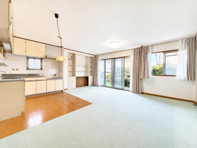 【居間・リビング】 | ◆町田市小野路町　中古戸建◆ | ◆一家だんらんのスペースとなるＬＤＫ。窓から明るい光が差し込み、思わず家族の会話も弾む快適な空間