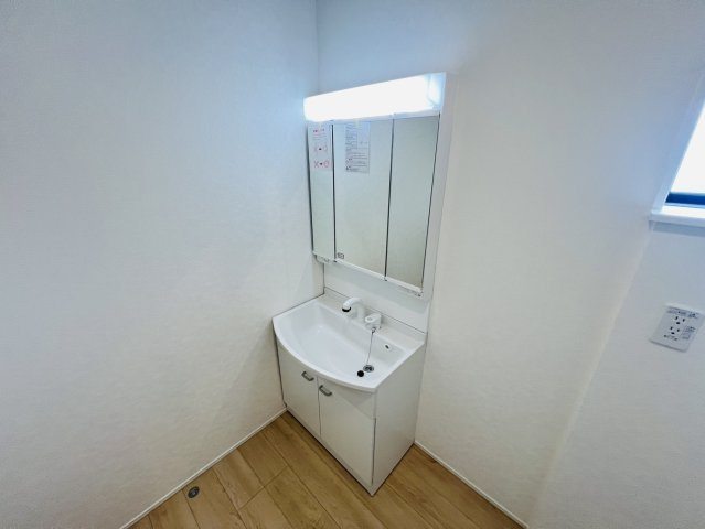 碧南市日進町2丁目103番3の一部『仲介手数料無料』新築一戸建て・建売の独立洗面台