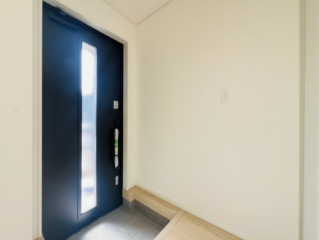 碧南市日進町2丁目103番3の一部『仲介手数料無料』新築一戸建て・建売の玄関