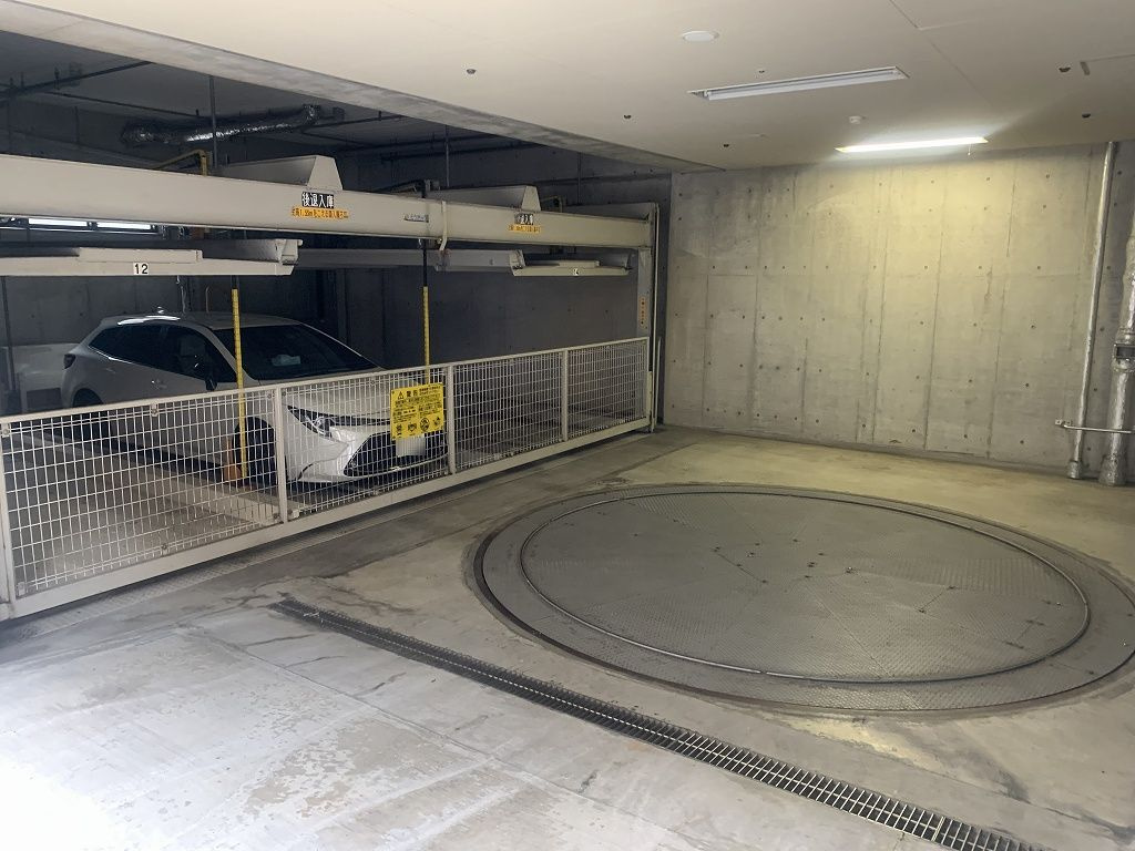 サンクタス築地の駐車場