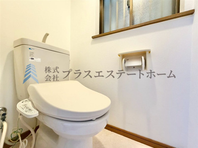 【トイレ】 | 長田区久保町3丁目戸建 | 温水洗浄便座付きで、通年快適に利用できます♪