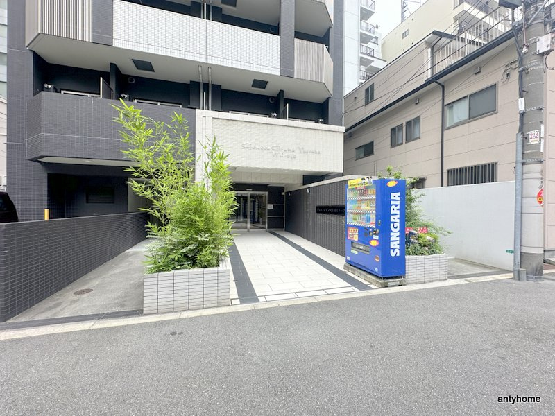 ジュネーゼグラン難波ミラージュ　仲介手数料無料のエントランス