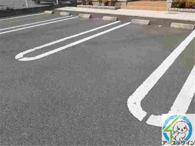 アン　ボヌールの駐車場