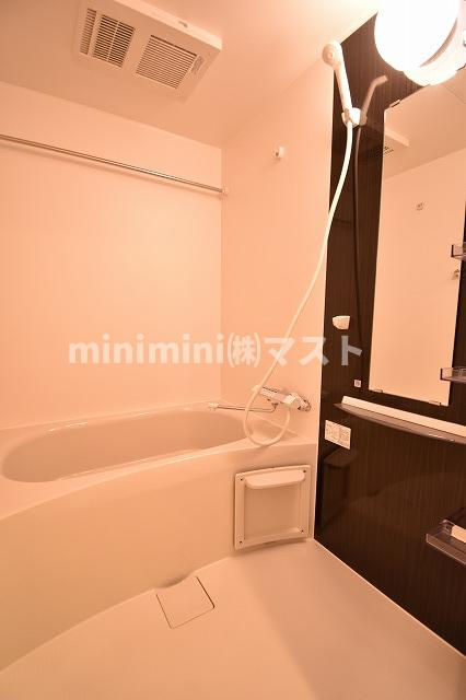 セレニテ堺筋本町リアンの浴室