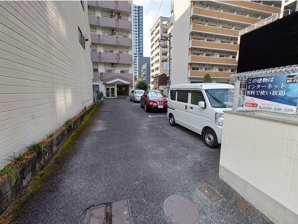 ケーエム泉の駐車場