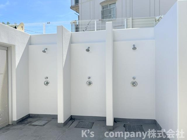 茅ヶ崎市汐見台　リストレジデンス茅ヶ崎海岸のその他|外シャワー付き◇海遊びの帰りに砂を落としてからお部屋に入れます◇