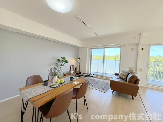 茅ヶ崎市汐見台　リストレジデンス茅ヶ崎海岸の居間・リビング|東南向きのリビングは広々20帖以上☆