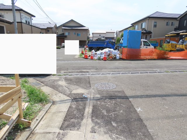 川越市下広谷新築戸建の前面道路含む現地写真