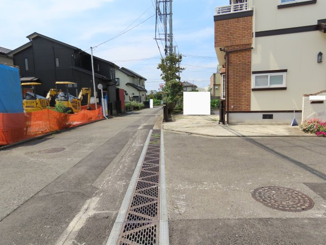 川越市下広谷新築戸建の前面道路含む現地写真