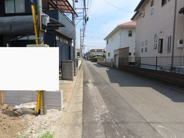 川越市下広谷新築戸建の前面道路含む現地写真