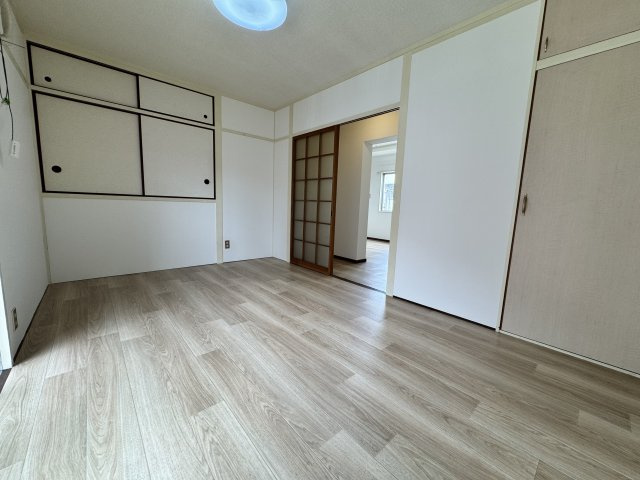 エメラルドマンシヨン三萩野の洋室
