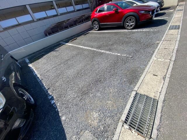 サンヒルズＩの駐車場