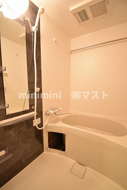 セレニテ堺筋本町リアンの浴室
