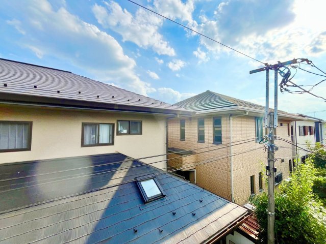 【仲介手数料無料】所沢市中新井3丁目―新築分譲住宅―限定2棟の展望|陽当たりも風通しも良好で、家族みんなが快適に過ごせる暮らしがここに。蒼い空が近くに広がる。