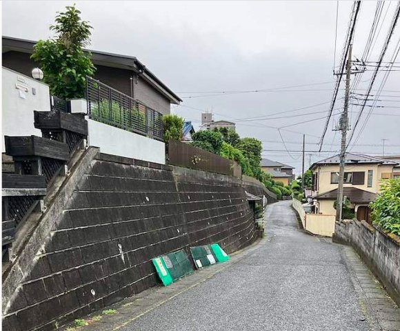 厚木市長谷戸建の前面道路含む現地写真