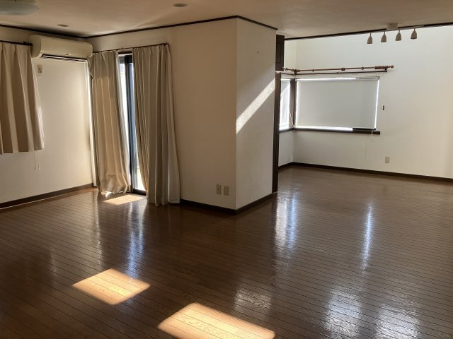 厚木市長谷戸建の居間・リビング