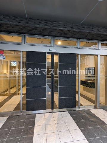 大阪市西区江戸堀３丁目の賃貸マンションのエントランス