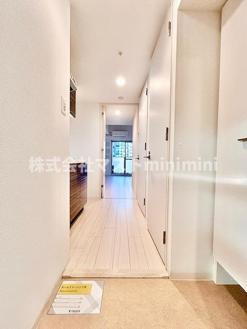 大阪市西区江戸堀３丁目の賃貸マンションの玄関
