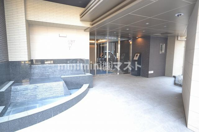 大阪市西区九条南３丁目の賃貸マンションのエントランス