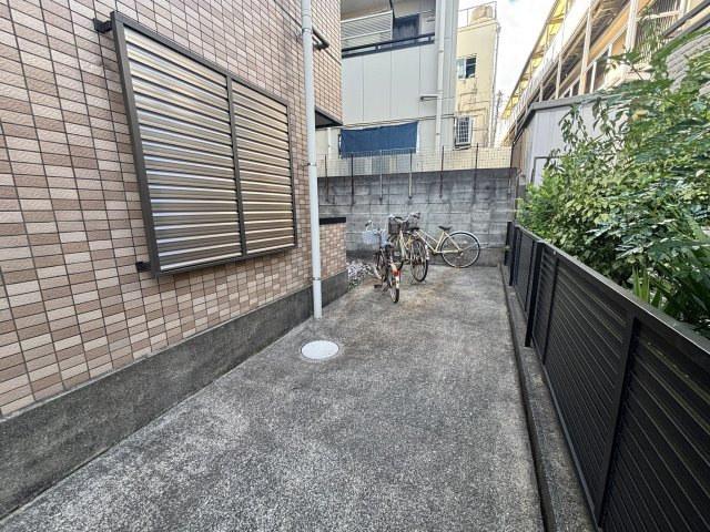 世田谷区宮坂３丁目の賃貸マンションの駐車場