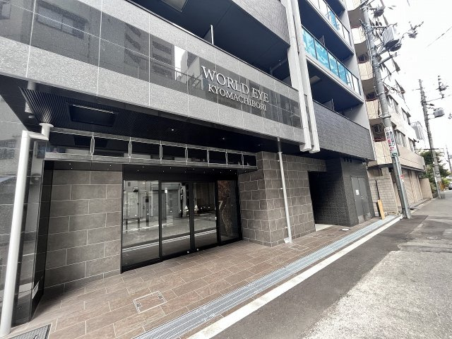 大阪市西区京町堀３丁目の賃貸マンションのエントランス