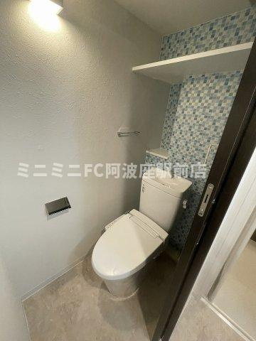 大阪市西区京町堀３丁目の賃貸マンションのトイレ