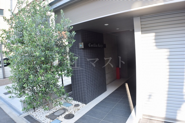 大阪市西区九条南４丁目の賃貸マンションのエントランス