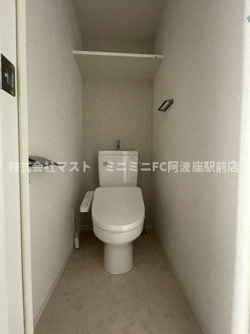 大阪市西区川口３丁目の賃貸マンションのトイレ