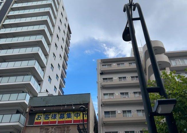 【展望】 | レクセルマンション本厚木 | 景色重視でお家選ぶをするとスーパーが遠い！学校が遠い！など生活をするうえで利便性で困ることもあります。まず一度現地を見学する際に、周辺の施設などがあるかを確認し、暮らし始めた後のことを想像しましょう。