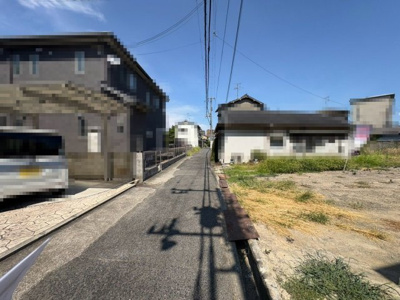 【前面道路含む現地写真】 | 加守町１丁目　売土地 | 【閑静な住宅地でのびのび子育て】閑静な住宅地で子育て家族にピッタリ！毎日のお散歩も快適な緑に恵まれたエリアです♪
