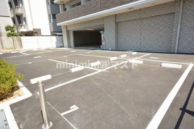大阪市港区弁天５丁目の賃貸マンションの駐車場
