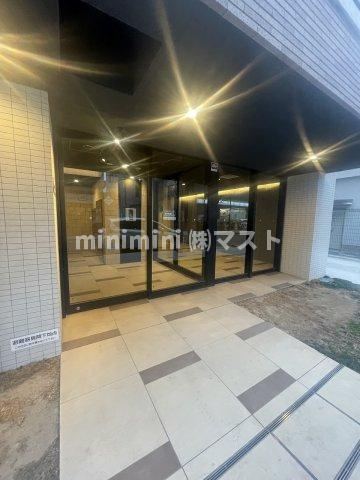 大阪市港区市岡元町３丁目の賃貸マンションのエントランス