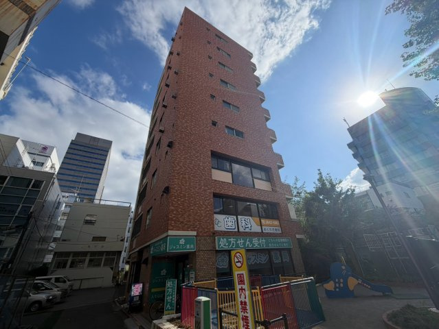木場スカイハイムの外観|温かみのあるレンガ調の外壁が特徴的なマンション。落ち着いた雰囲気の外観です。