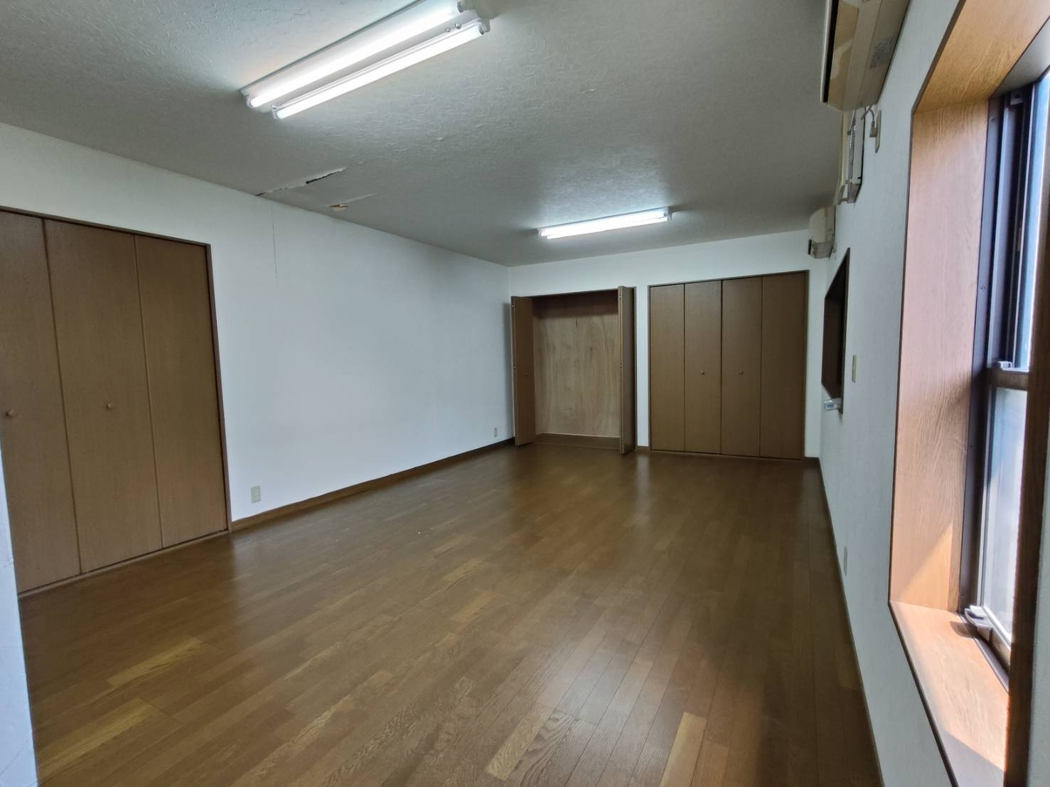 岸和田市北町　中央会館の洋室