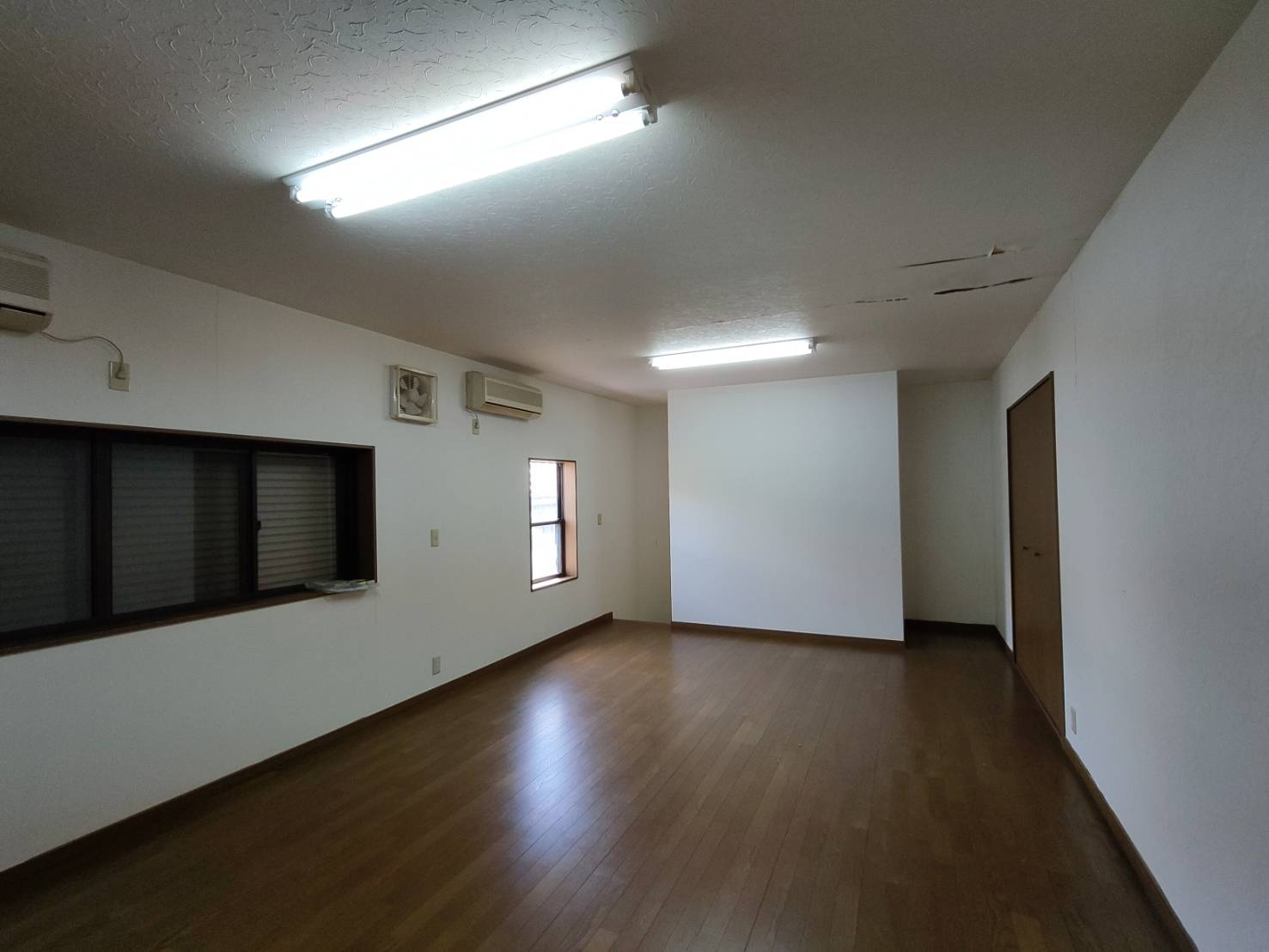 岸和田市北町　中央会館の洋室