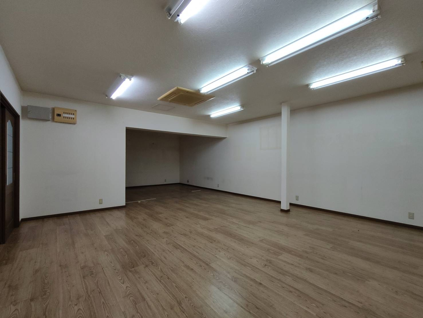 岸和田市北町　中央会館の内装