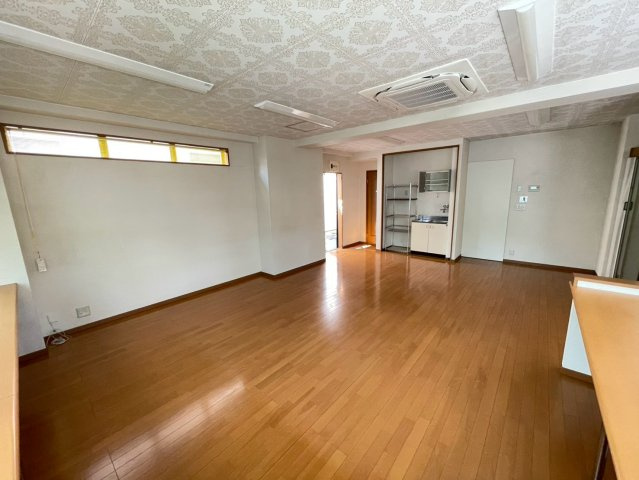 安城市昭和町貸店舗の内装