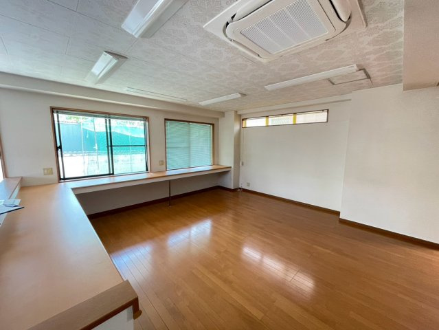 安城市昭和町貸店舗の内装