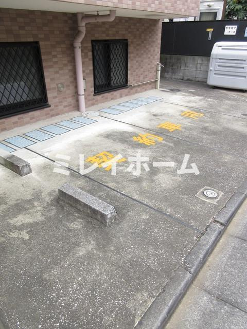 エスペランス中延の駐車場