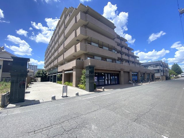 レクセル新狭山の外観|管理体制良好なマンション外観。落ち着いた住環境と便利な周辺施設が魅力の立地です。
