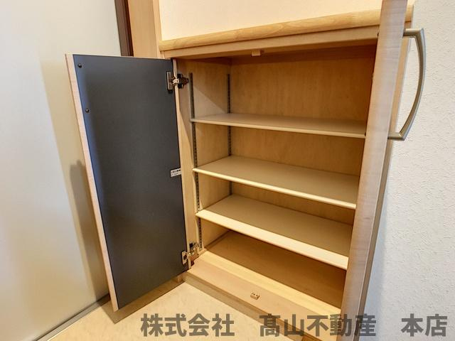 宗像市石丸３丁目の賃貸マンションの収納