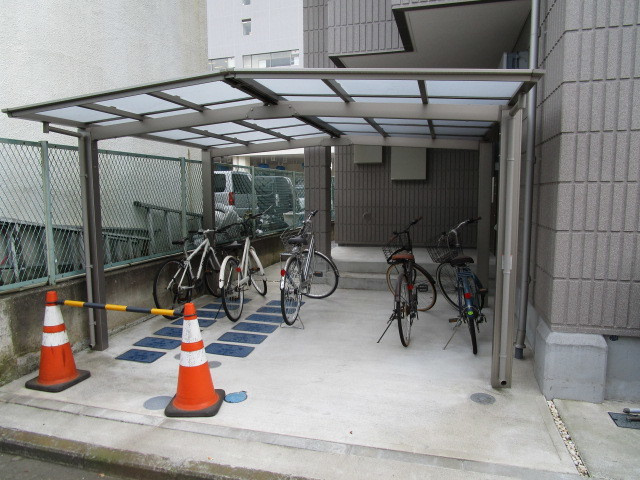 キャトルセゾンのその他共用部分|屋根付き駐輪場