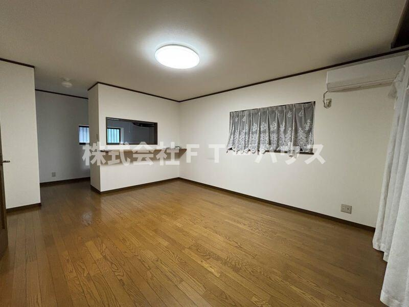 船橋市夏見1丁目戸建ての居間・リビング