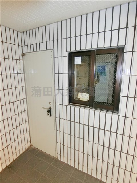 日興パレス羽田PARTⅡのエントランス