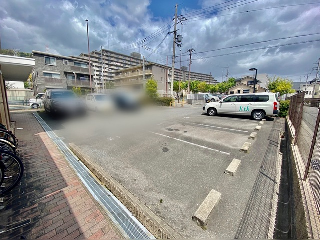 エスポワール（高槻）の駐車場